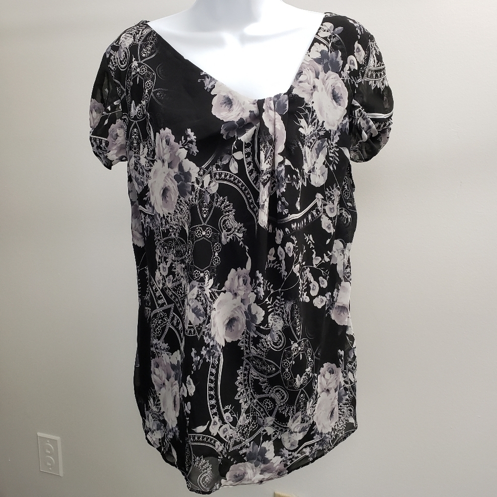 7 Wonders Womens Floral Top size Large